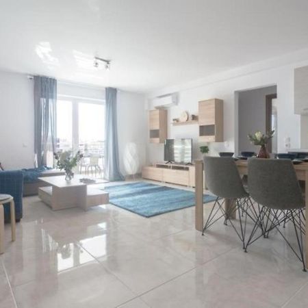 New Spacious Apartment Located In Pireus Exteriér fotografie
