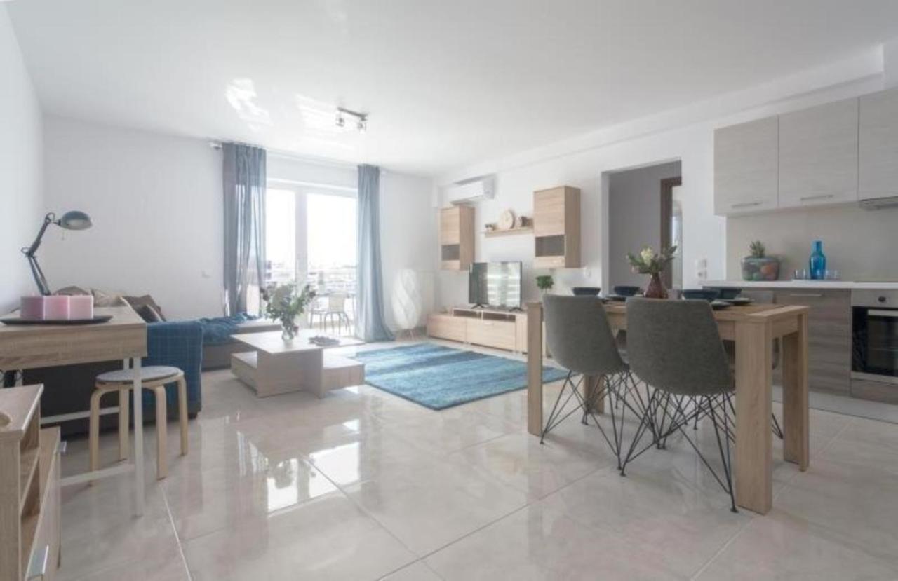 New Spacious Apartment Located In Pireus Exteriér fotografie