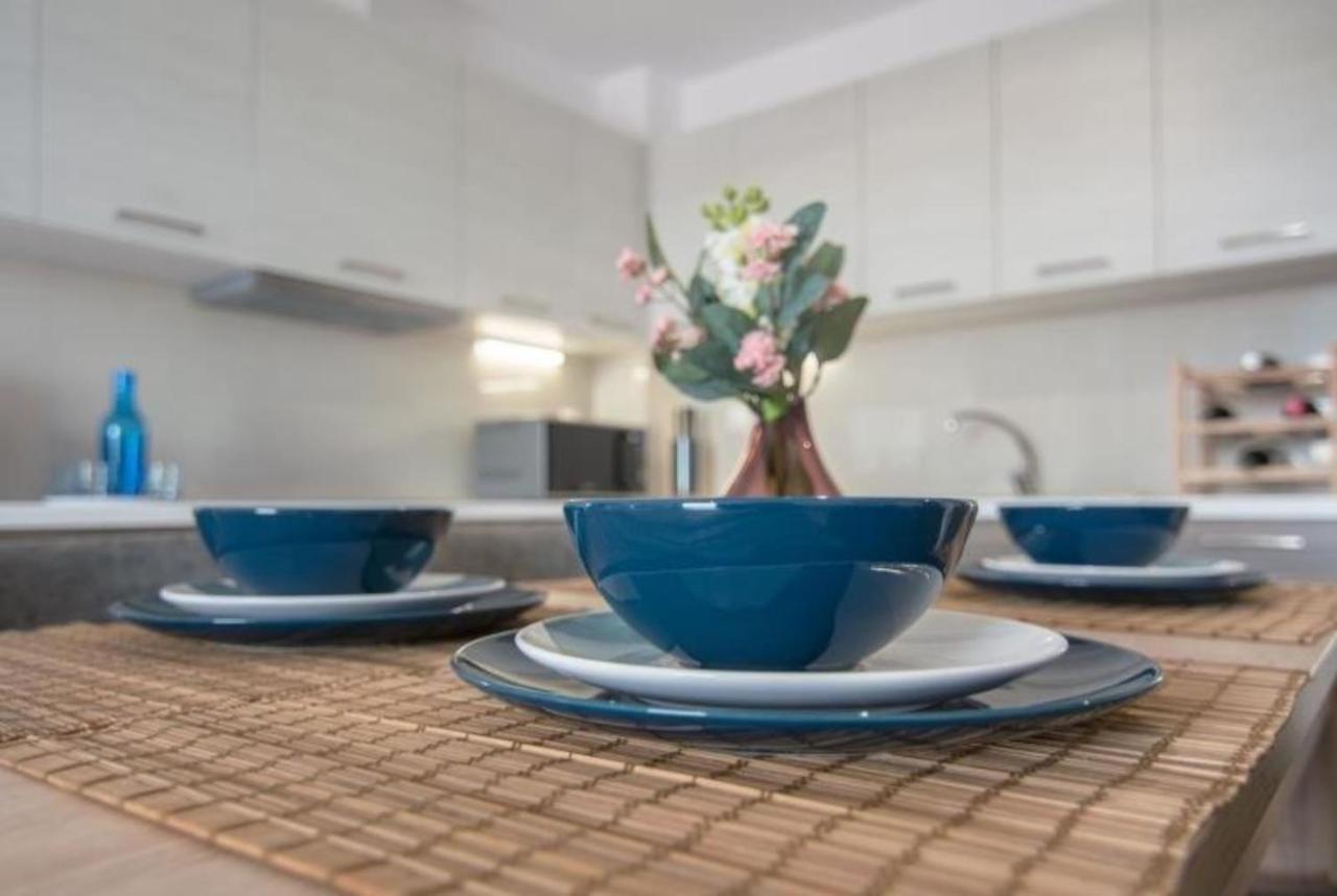 New Spacious Apartment Located In Pireus Exteriér fotografie