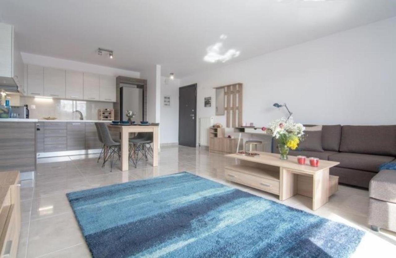 New Spacious Apartment Located In Pireus Exteriér fotografie