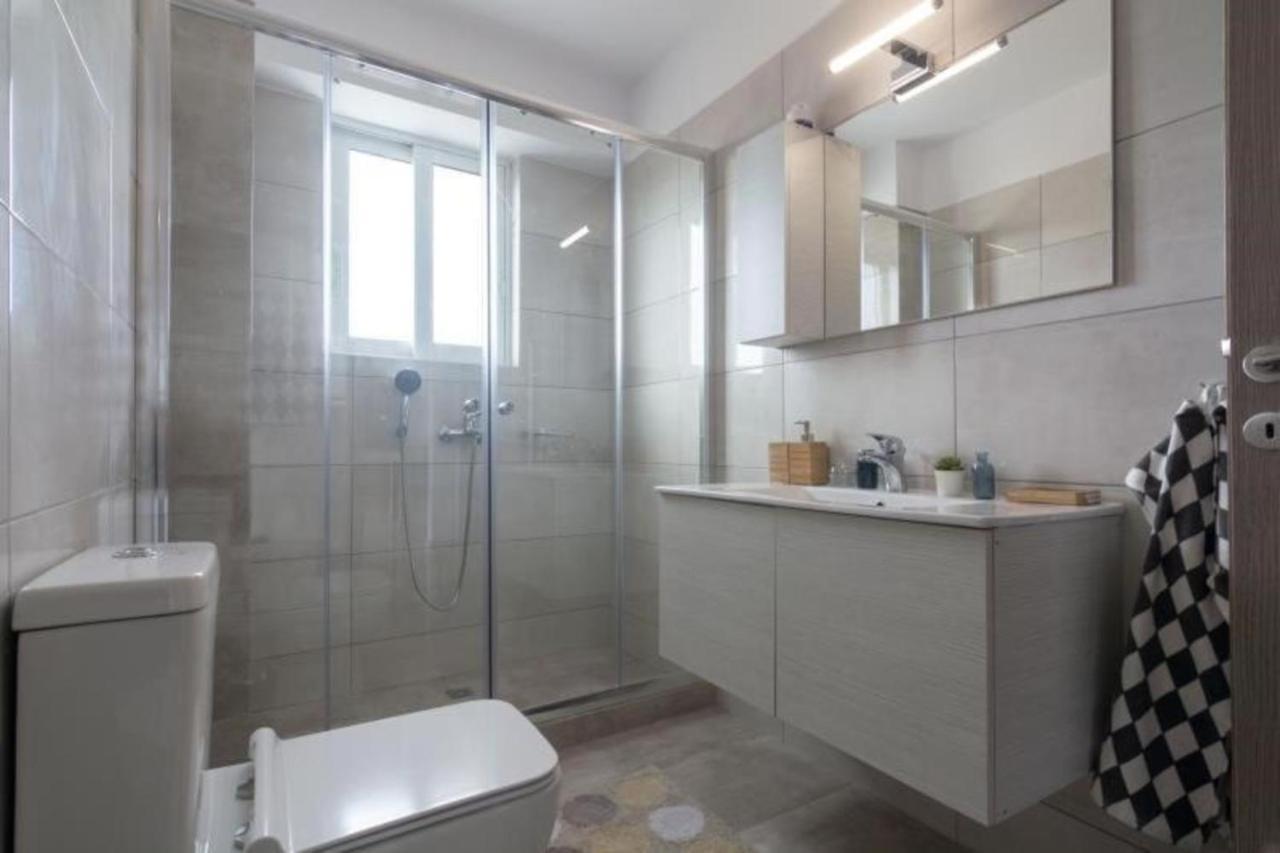 New Spacious Apartment Located In Pireus Exteriér fotografie